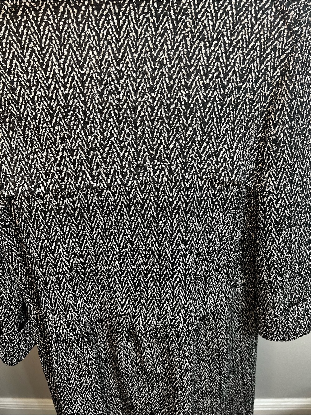 Chico's Design Black & White Coat
Dress Size 2 Stretch Crinkle lightweight - Picture 11 of 14